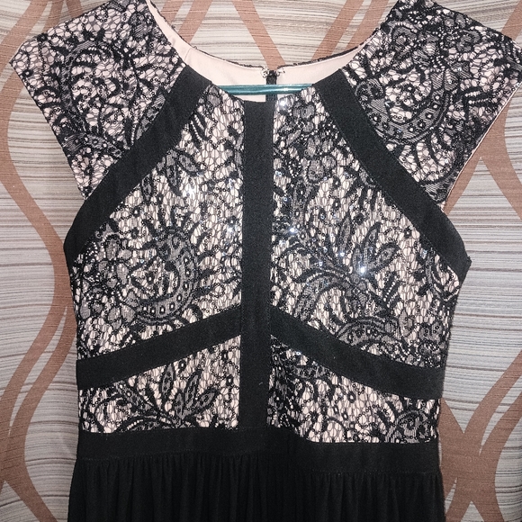 Beautiful NW nightway woman's long dress size 4. Black - Picture 2 of 4